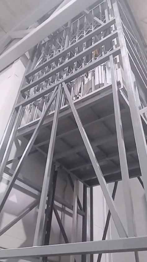 Подъемник в металлической шахте тип привода таль стационарная канатная